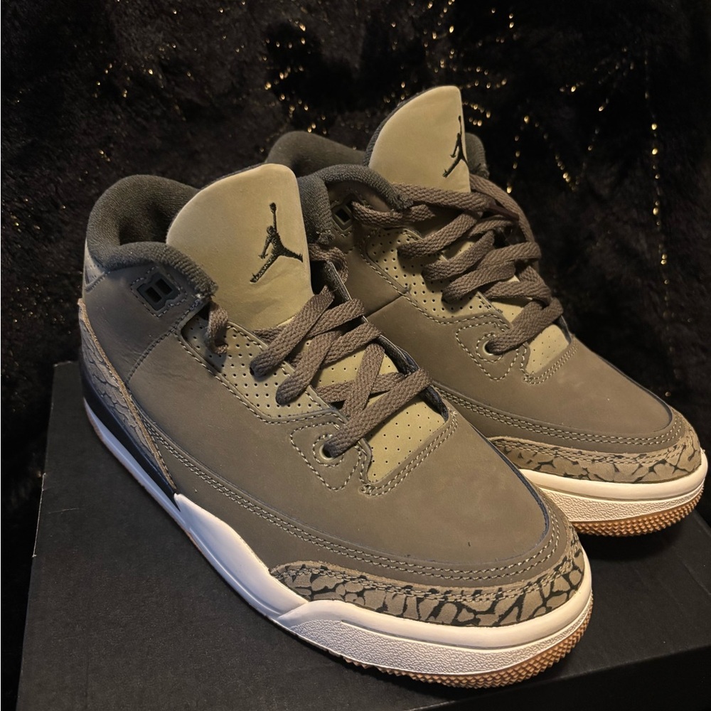 Air Jordan Gray Sneakers 3 Retro
